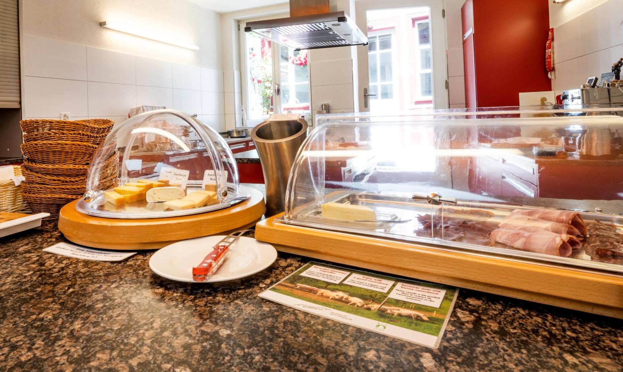 Hotel Roter Ochsen โซโลทูร์น ภายนอก รูปภาพ