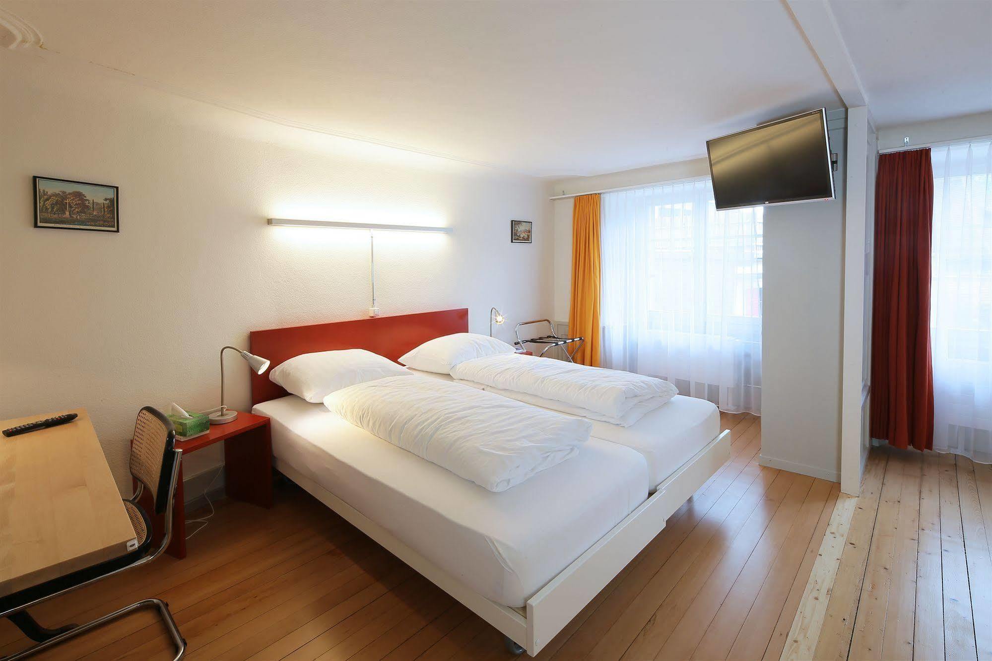 Hotel Roter Ochsen โซโลทูร์น ภายนอก รูปภาพ